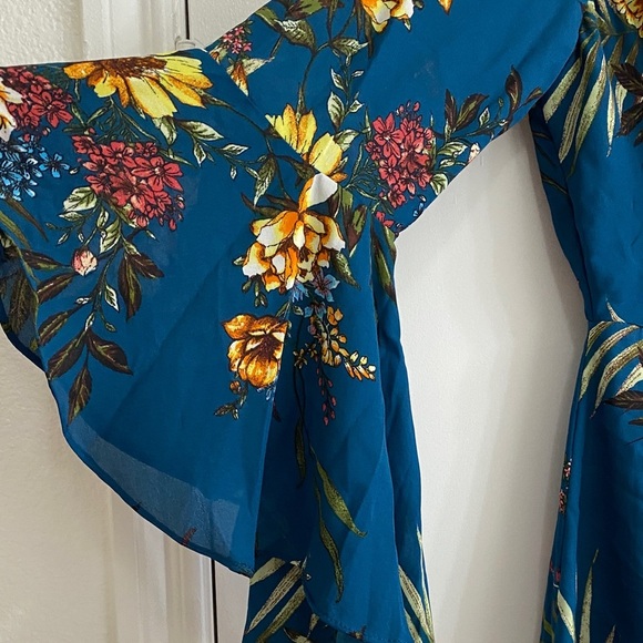 She + Sky Teal Floral Romper - Picture 6 of 7